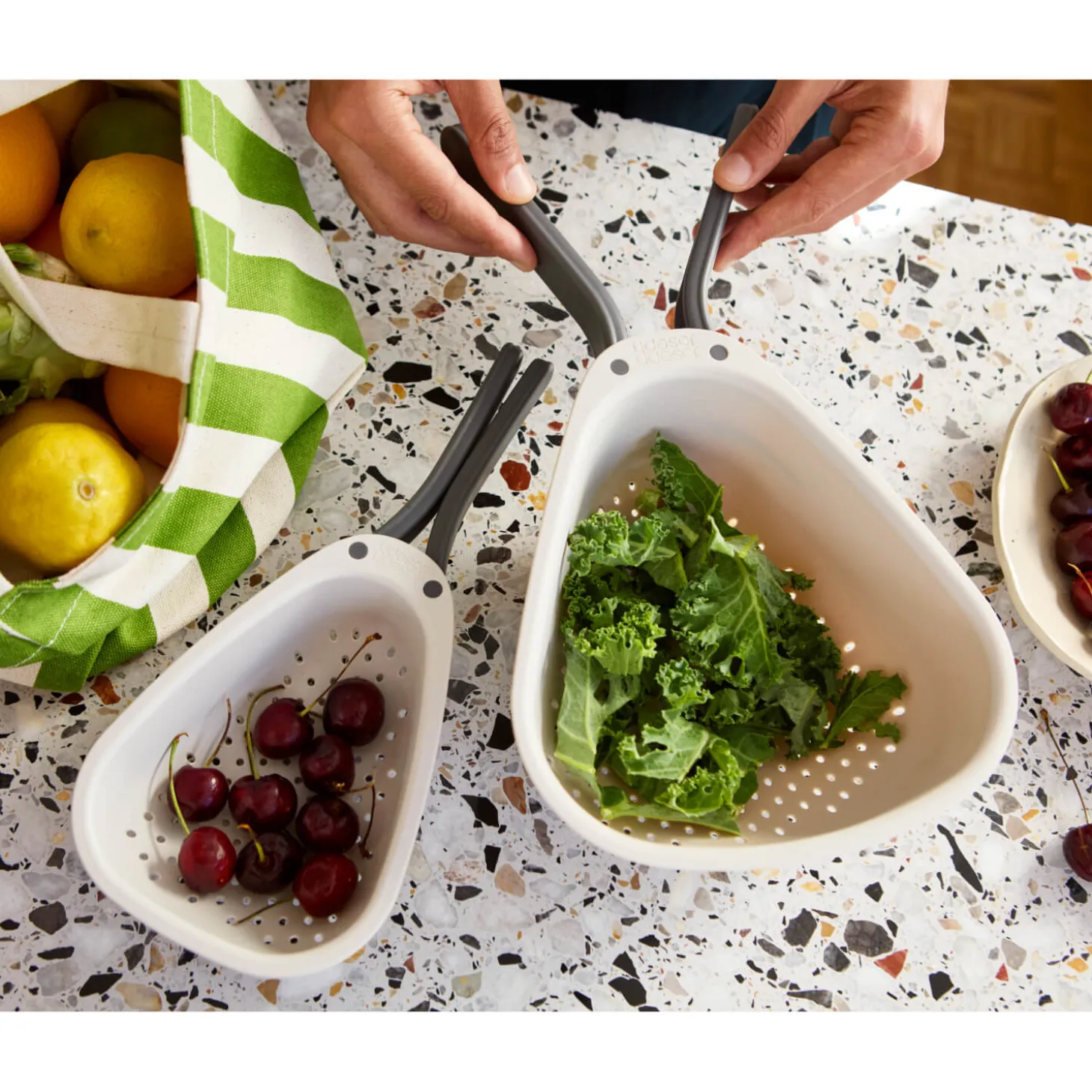 Joseph Joseph Droplet Colander With Folding Handle - Large