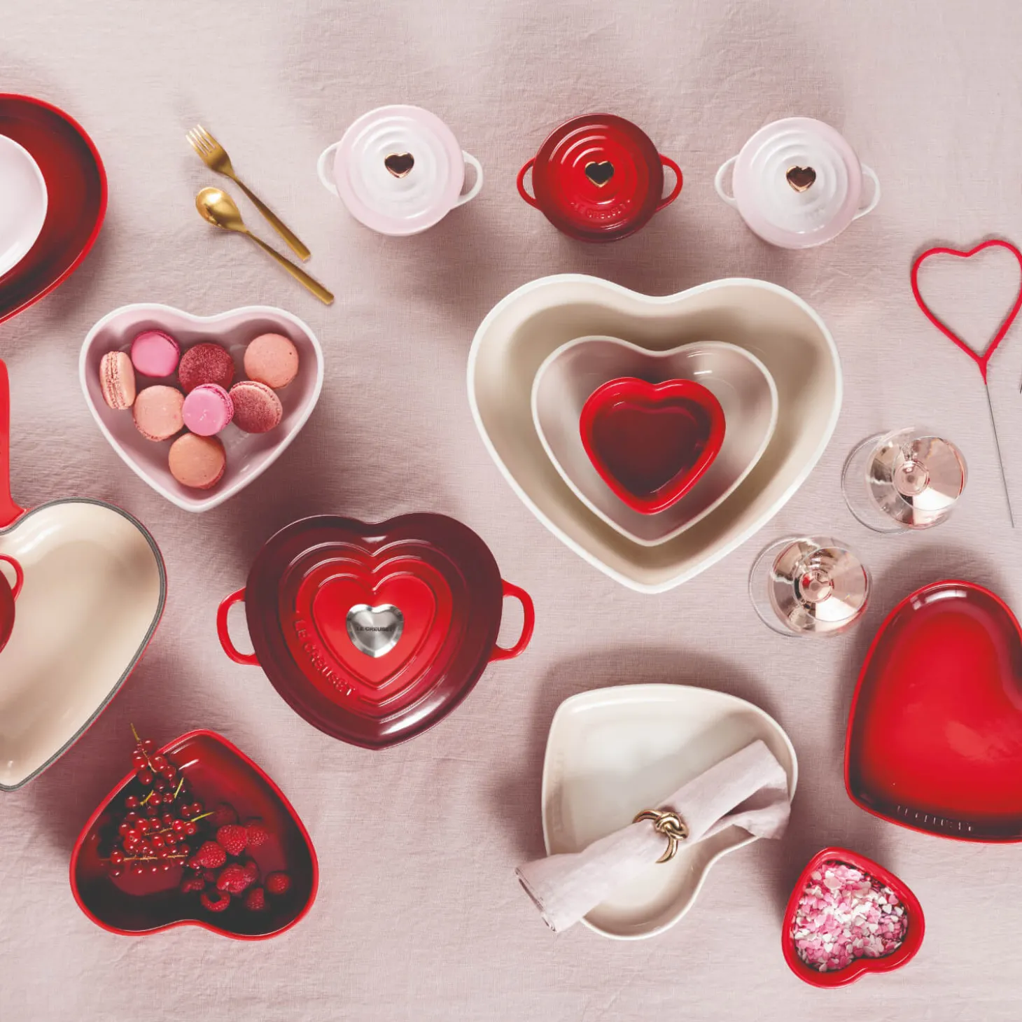 Le Creuset 32cm Heart Stoneware Serving Platter - Cerise