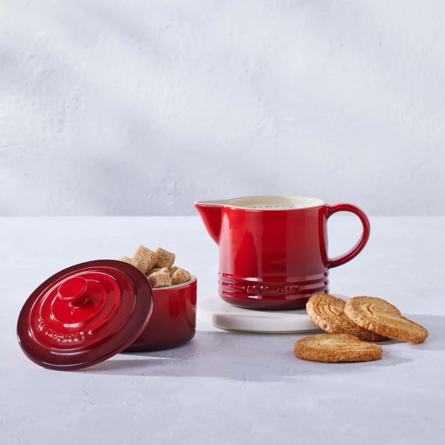 Le Creuset Stoneware Milk & Sugar Set - Cerise
