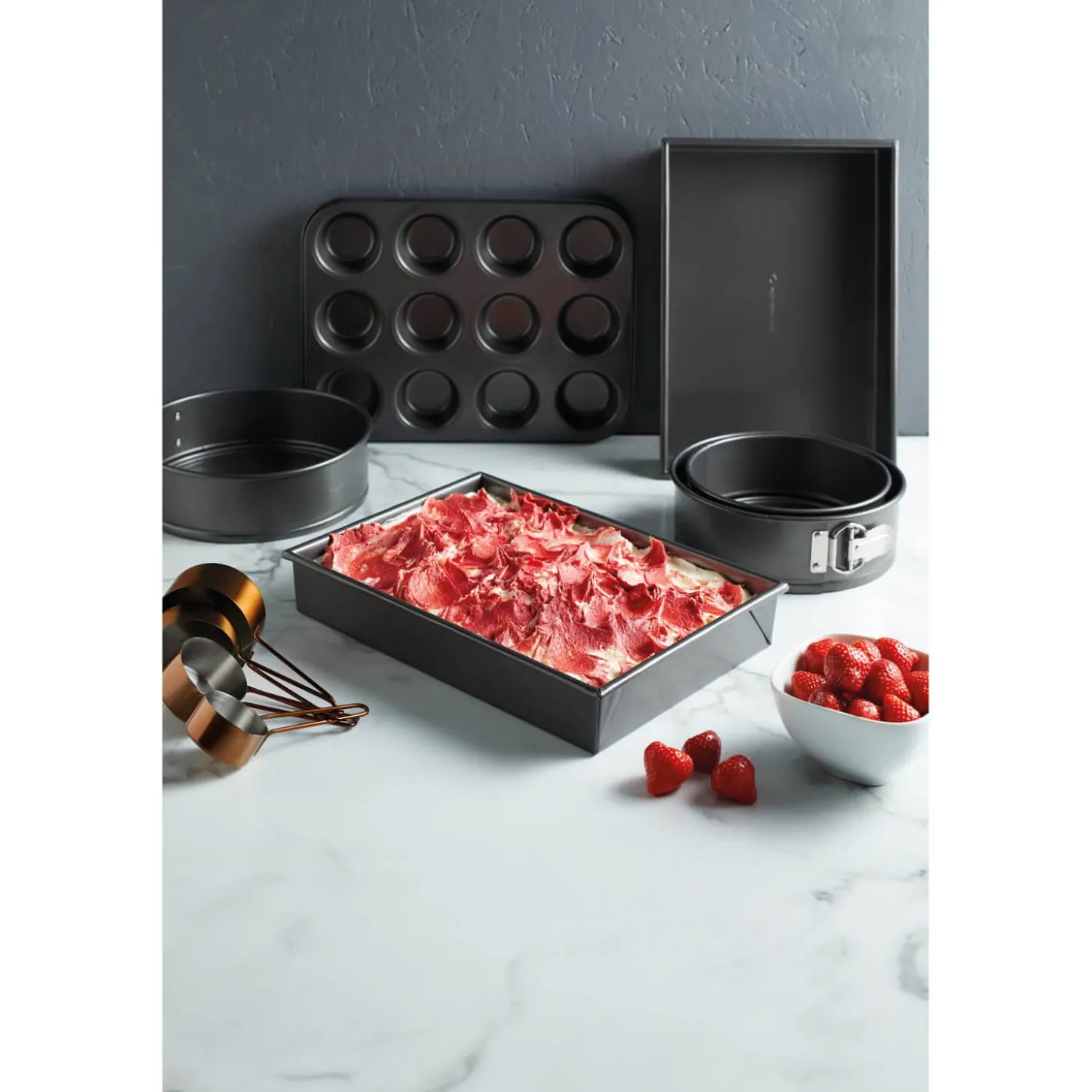 Masterclass Non-Stick Rectangle Deep Cake Tin - 35cm