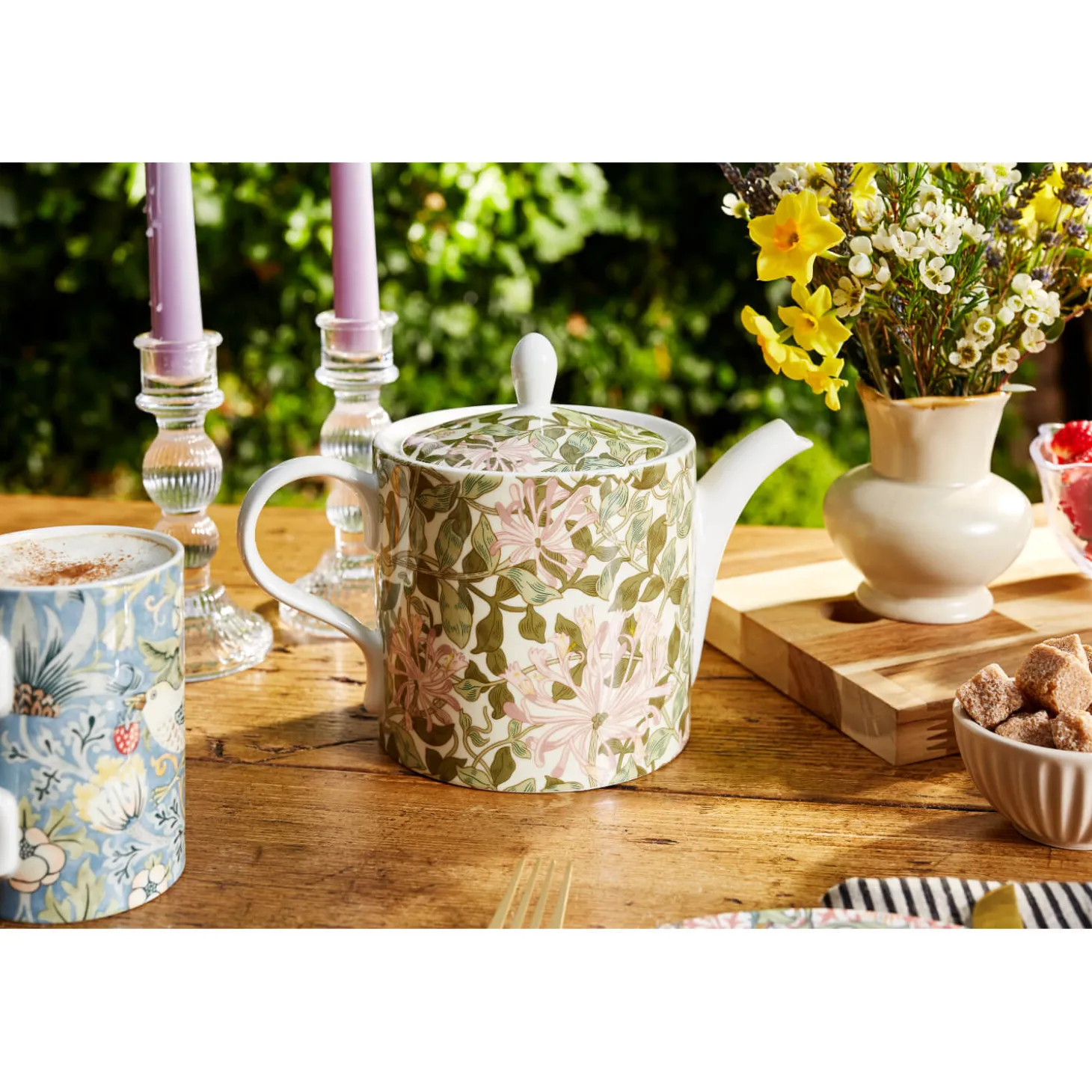 Morris & Co 4 Cup Porcelain Teapot - Honeysuckle