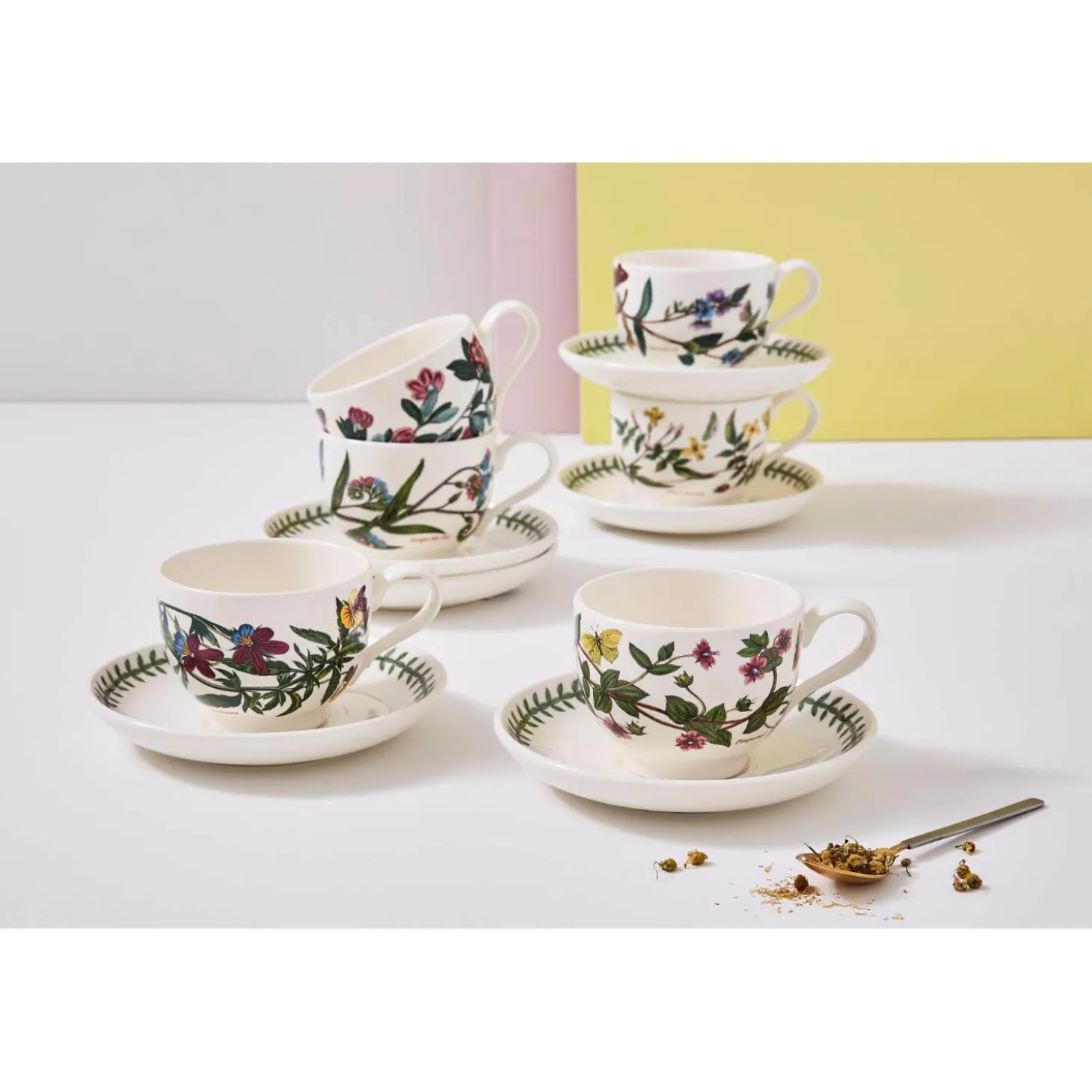 Portmeirion Botanic Garden Romantic Shape 2-Pint Teapot
