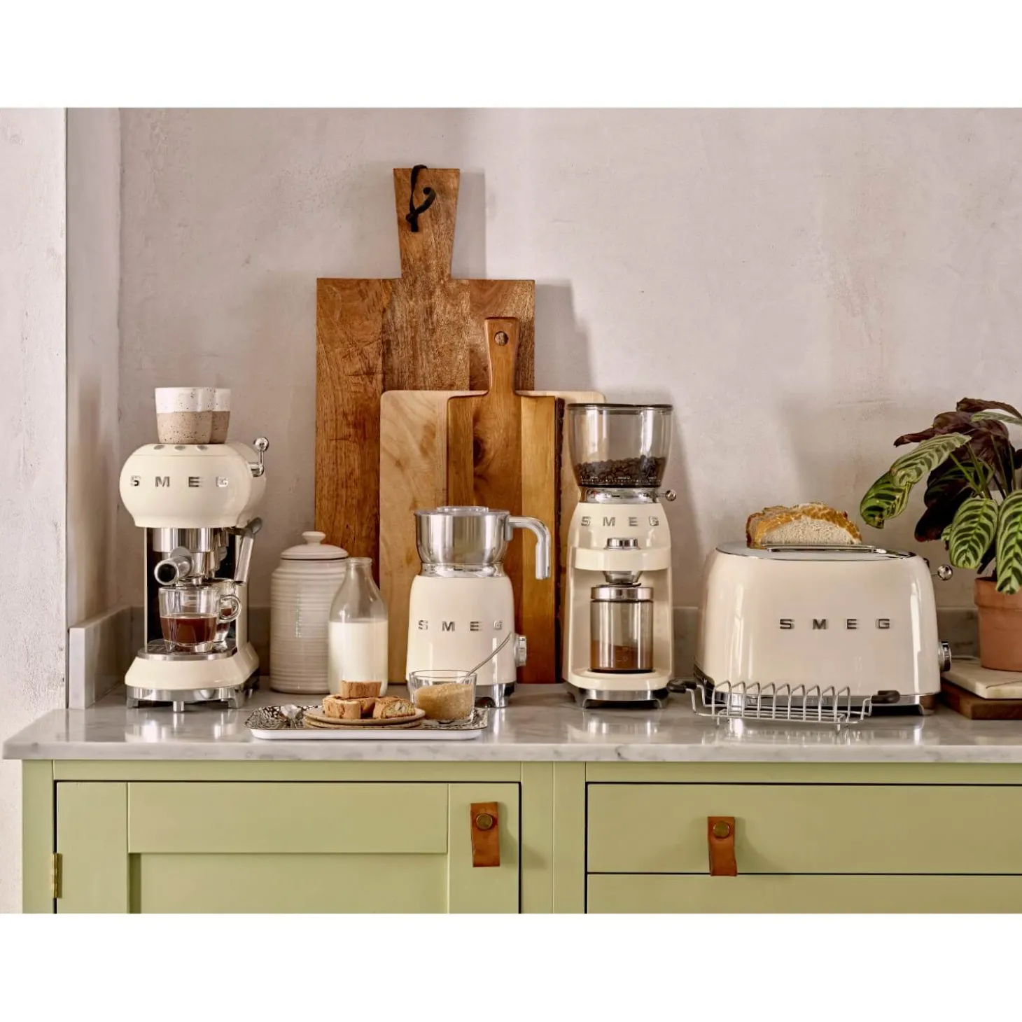 Smeg 50's Style Retro HMF01 Hand Mixer - Cream