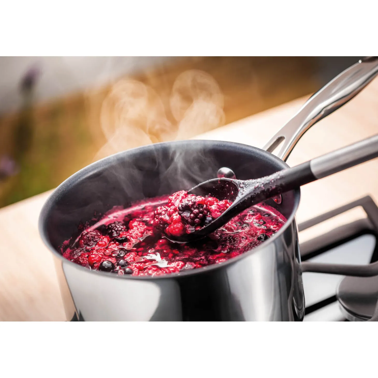 Stellar 7000 Draining Saucepan With Glass Lid - 16cm